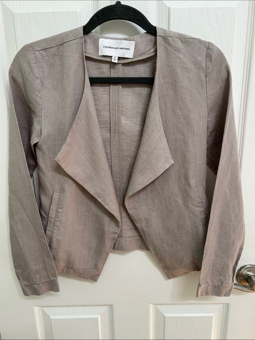 cupcakes & cashmere Light Taupe Gray Open-Front Linen Blazer Jacket